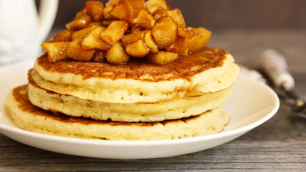 Cheese Pancakes with Apple (Syrniki) 1 Cheese Pancakes with Apple (Syrniki)